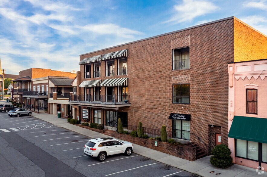 More Photos Of 601 S Green St, Morganton Unknown For Lease
