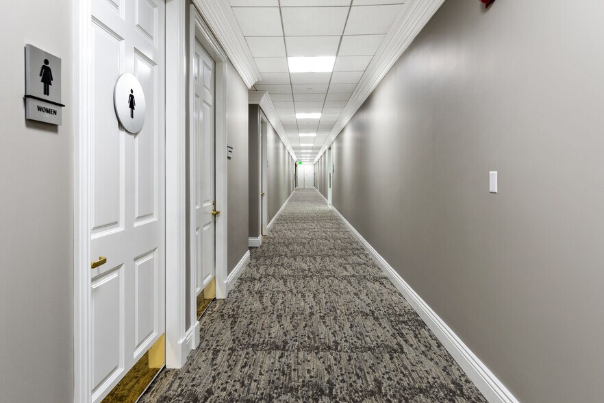 More Photos Of 21900 Burbank, Woodland Hills Office For Sale