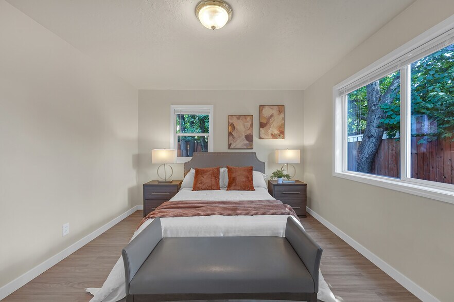 More Photos Of 9212 SE Bush St, Portland Specialty For Sale