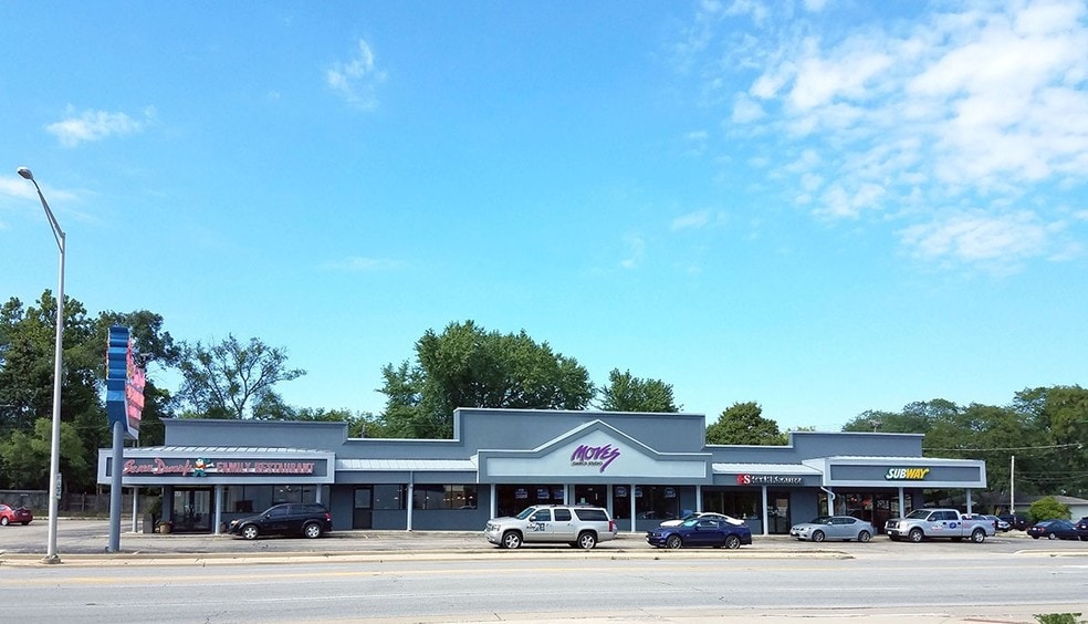 More Photos Of 921-925 E Roosevelt Rd, Wheaton Storefront For Lease