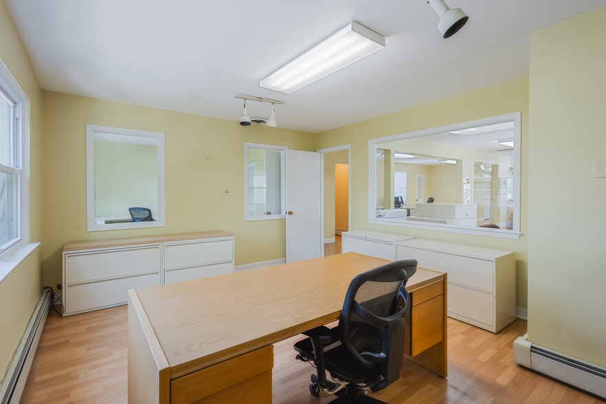 More Photos Of 152 Burlington Ave, Clarendon Hills Storefront Retail Office For Lease