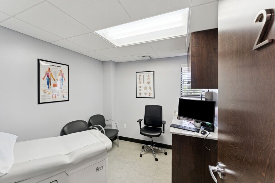 More Photos Of 160 John F Kennedy Dr, Lake Worth Medical For Lease