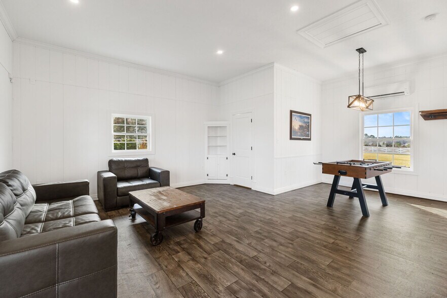 More Photos Of 54 Northfield Rd, Cumberland Specialty For Sale