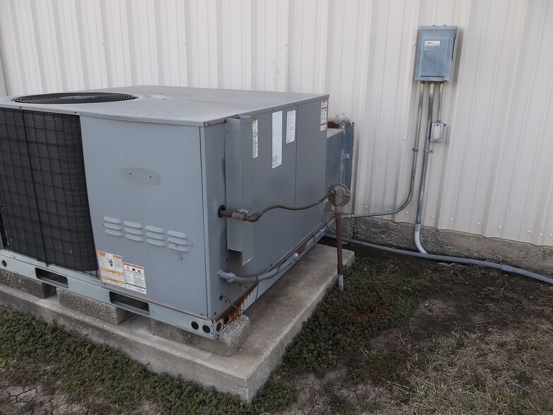 More Photos Of 1390 35th Pkwy Pky, Chanute Religious Facility For Sale