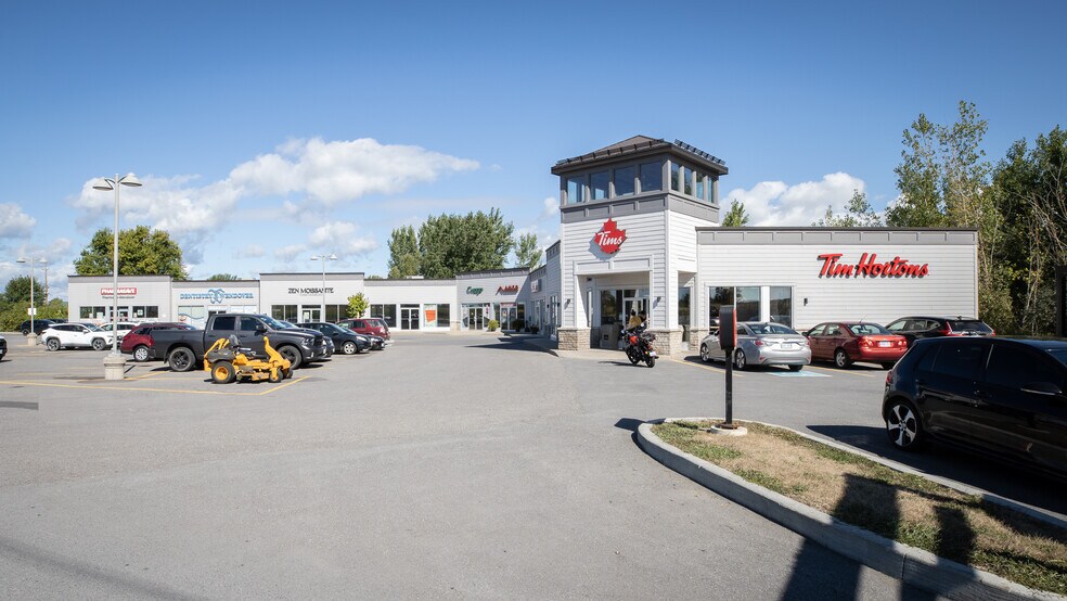 More Photos Of 3184 du Quai Ave, Alfred and Plantagenet Department Store For Lease