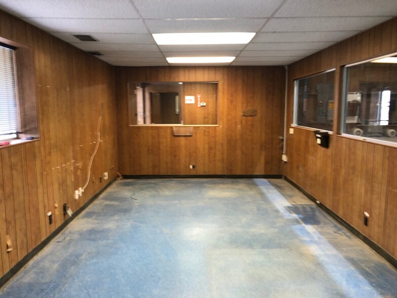 More Photos Of 3310 NW Loop 338, Odessa Warehouse For Lease