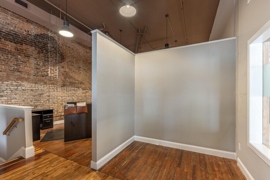 More Photos Of 1463 Market St, Chattanooga Storefront Retail Office For Sale