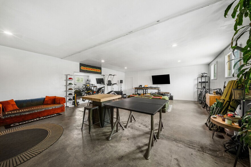 More Photos Of 5254 Alhambra Ave, Los Angeles Distribution For Sale