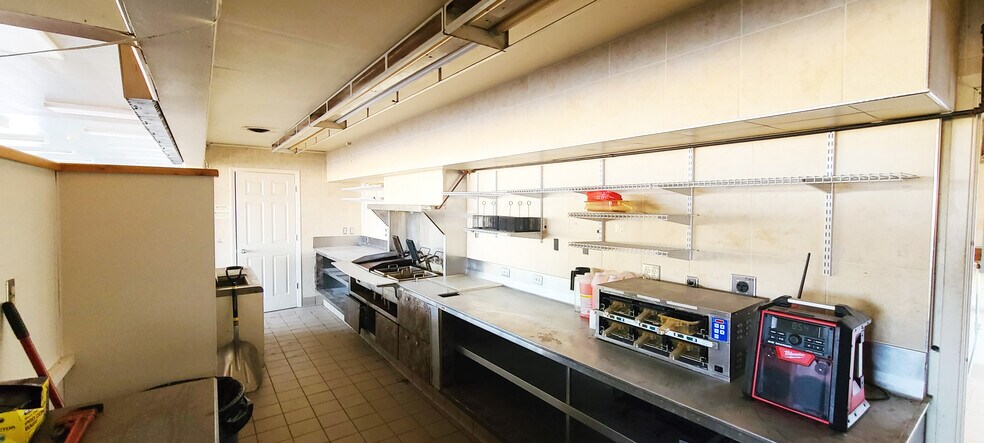 More Photos Of 14417 S L-56d, Brady Convenience Store For Sale