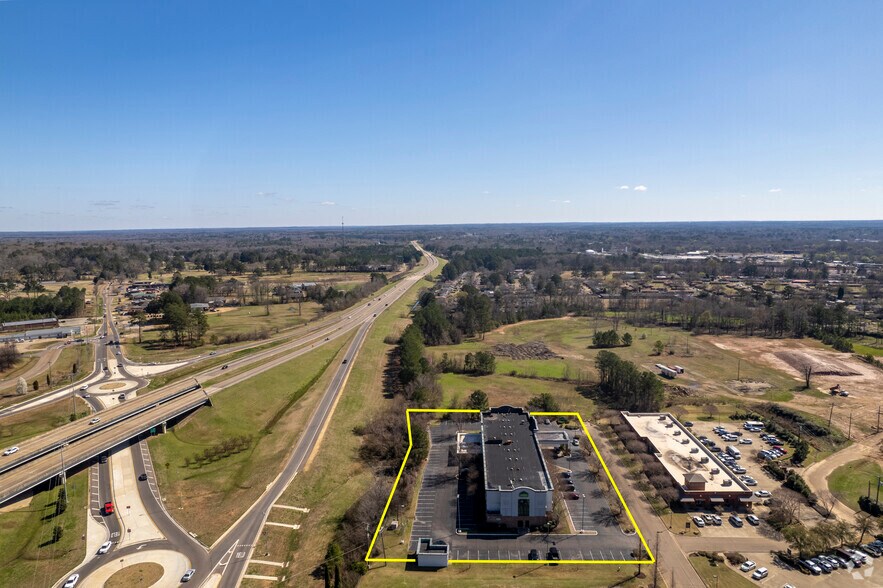 More Photos Of 129 Brickerton St, Columbus Hotel For Sale