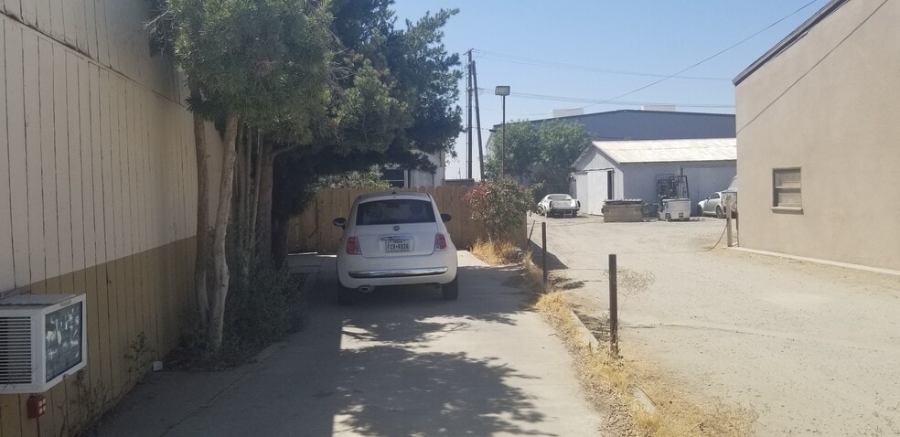 More Photos Of 2435 S K St, Tulare Bar For Sale