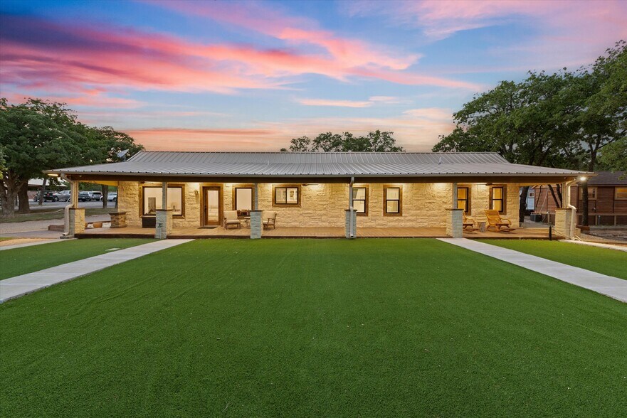 More Photos Of 1000 County Road 904, Joshua Golf Course Driving Range For Sale