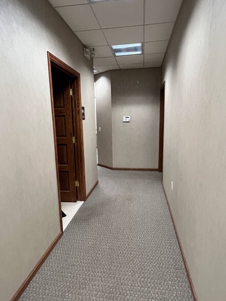 More Photos Of 27750 Middlebelt Rd, Farmington Hills Office For Lease