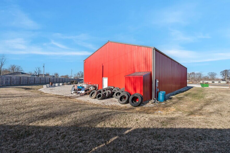 More Photos Of 317 US-60, Billings Truck Terminal For Sale