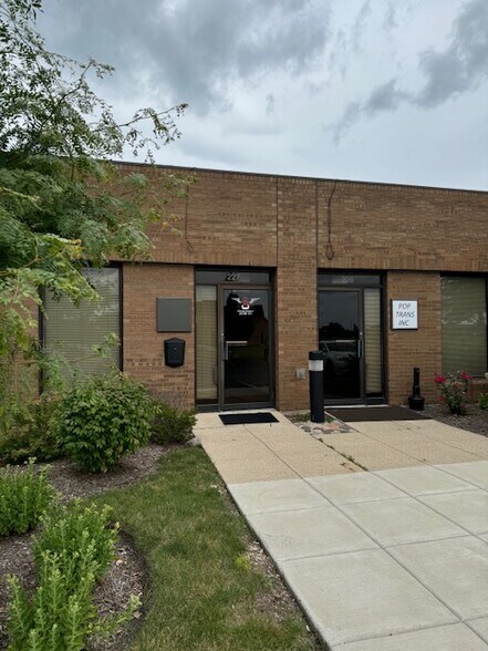 More Photos Of 4255 Westbrook Dr, Aurora Medical For Lease