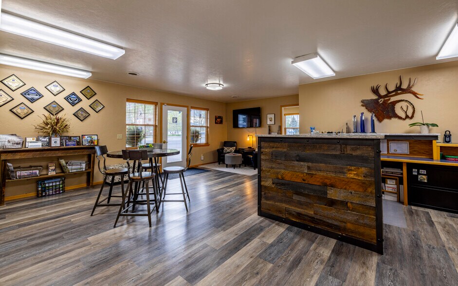 More Photos Of 802 Canyon Ave, Cody Office For Sale