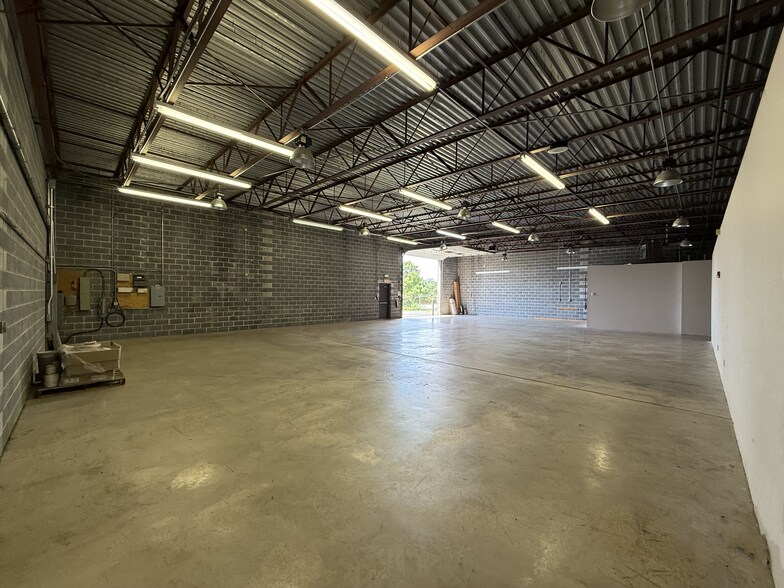 More Photos Of 2075 Quaker Pointe Dr, Quakertown Light Manufacturing For Sale
