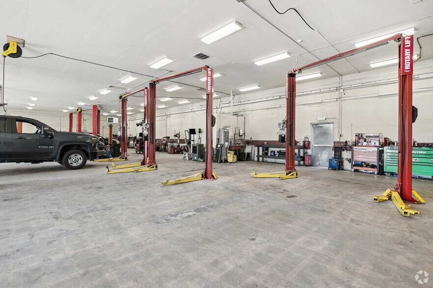 More Photos Of 221 11th Ave N, Nampa Auto Repair For Sale