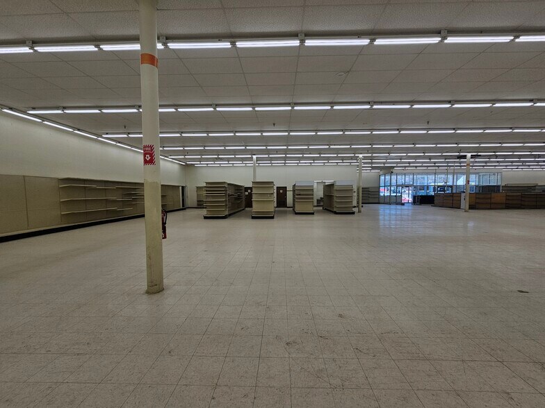 More Photos Of 15977-15981 State Route 170, Calcutta Freestanding For Lease