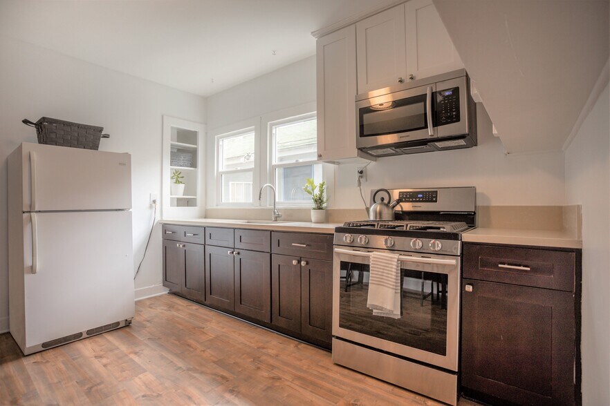 More Photos Of 20 Breeze Ave, Venice Apartments For Sale