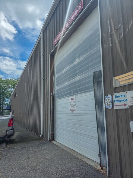 More Photos Of 86 Tide Mill Rd, Hampton Warehouse For Lease