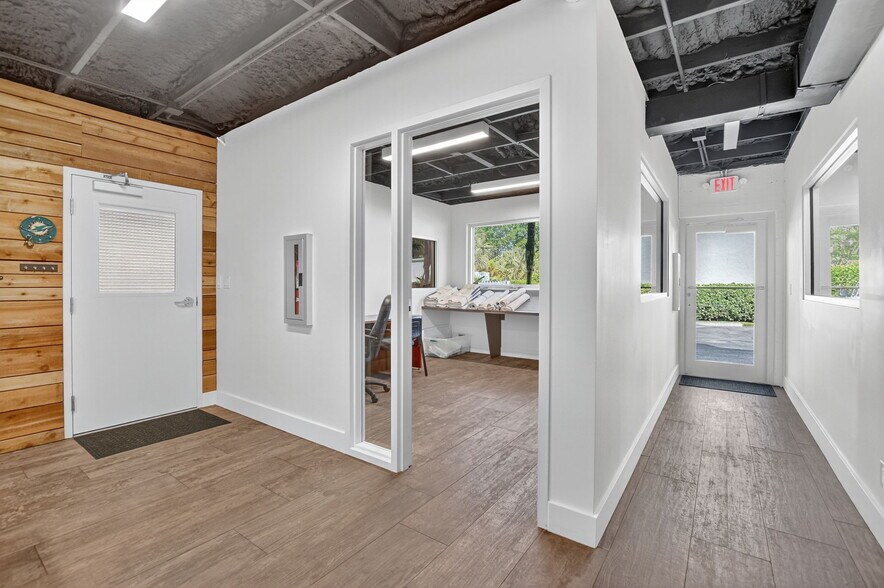 More Photos Of 442 NW 35th St, Boca Raton Office For Sale