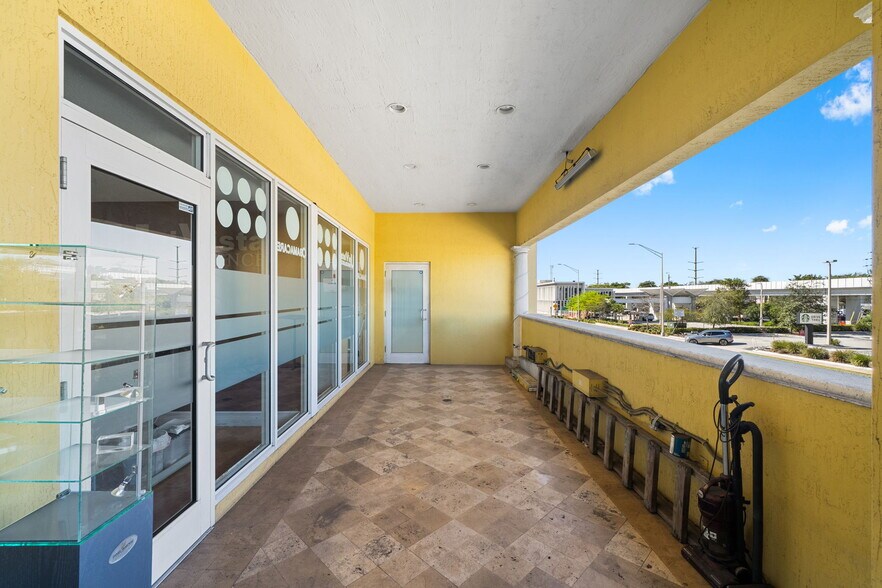 More Photos Of 430 S Dixie Hwy, Miami Office For Lease