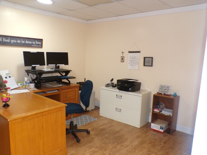 More Photos Of 7619-7621 E 46th Pl, Tulsa Showroom For Sale