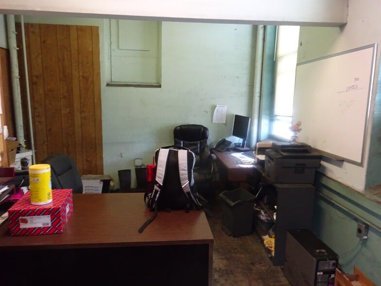 More Photos Of 3146 Marion St, Laureldale Manufacturing For Sale