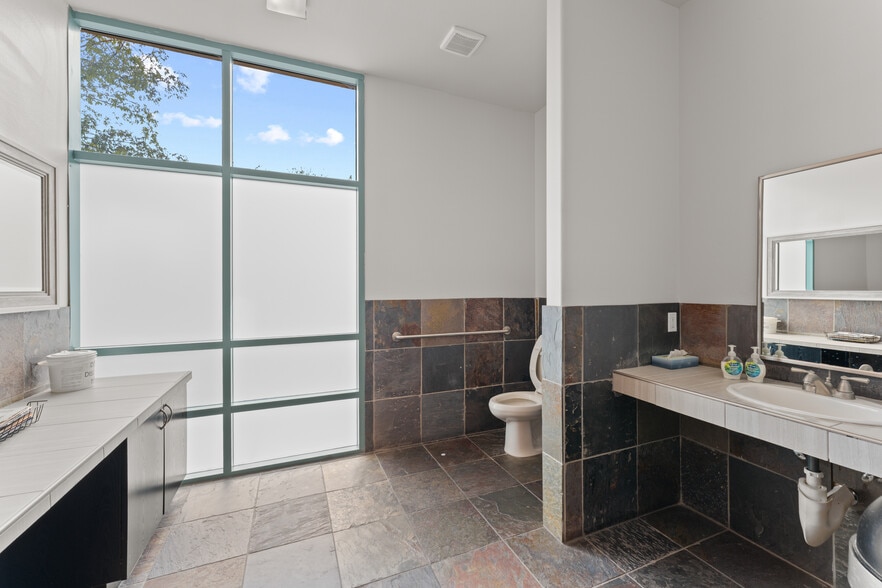 More Photos Of 139 E Warm Springs Rd, Las Vegas Office For Sale