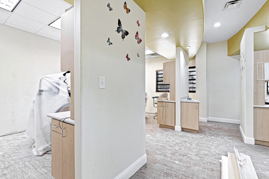 More Photos Of 10215 Scyene Rd, Dallas Medical For Lease