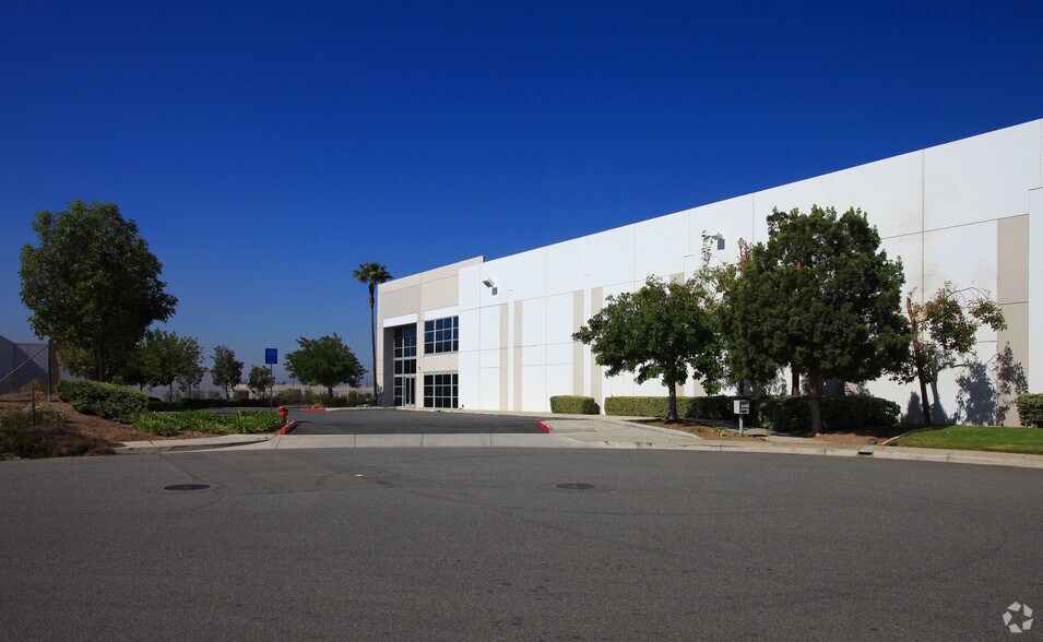 More Photos Of 1493 E Bentley Dr, Corona Manufacturing For Lease