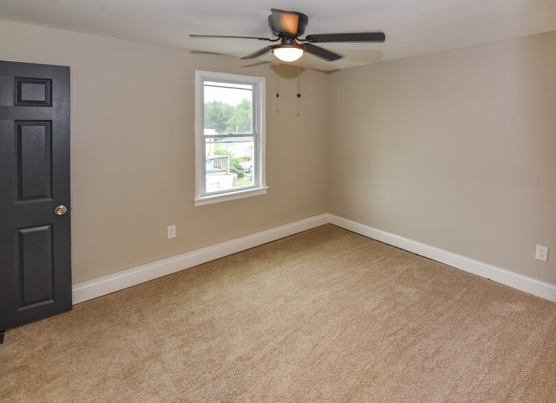 More Photos Of 15 Sollers Point Rd, Dundalk Multifamily For Sale