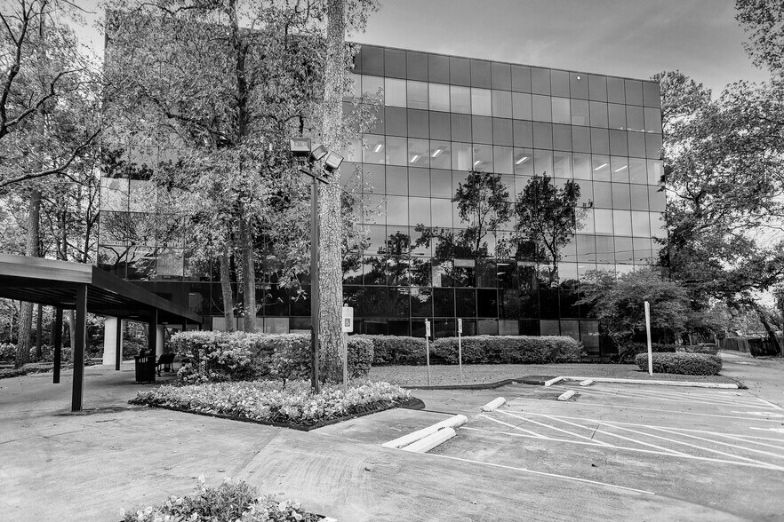 More Photos Of 2180 North Loop W, Houston Unknown For Lease