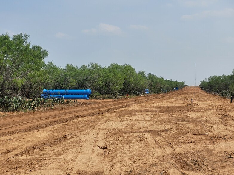 More Photos Of Highway 83 North, Laredo Land For Lease