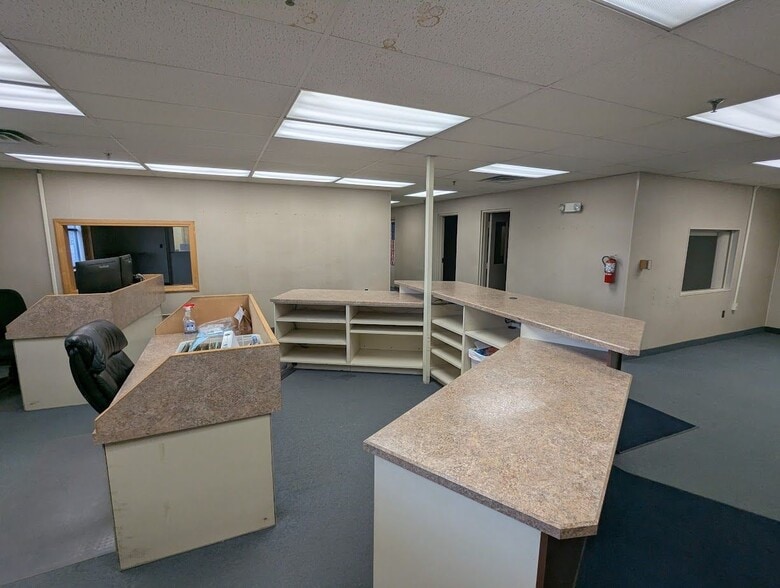More Photos Of 284 Bliss St, West Springfield Warehouse For Lease