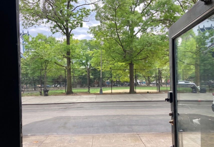 More Photos Of 49 Monroe St, New York Warehouse For Lease