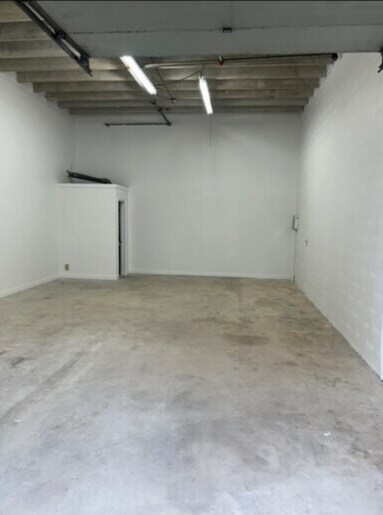More Photos Of 5063 NE 12th Ter, Oakland Park Warehouse For Lease