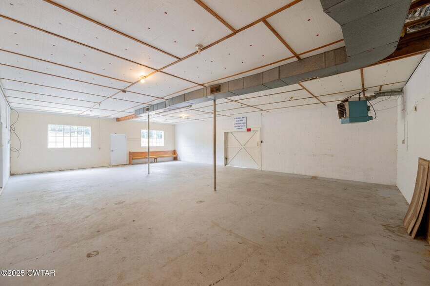 More Photos Of 660 E Main St, Parsons Industrial For Sale