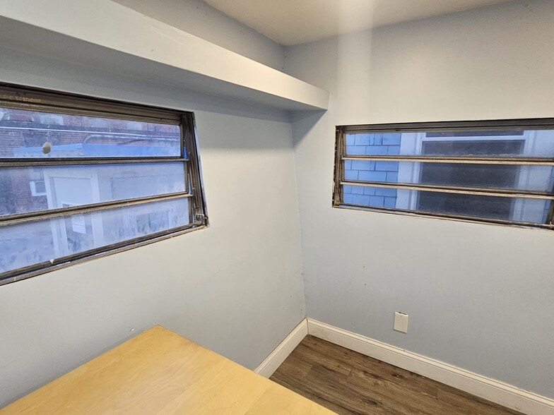 More Photos Of 100 Business St, Hyde Park Unknown For Lease