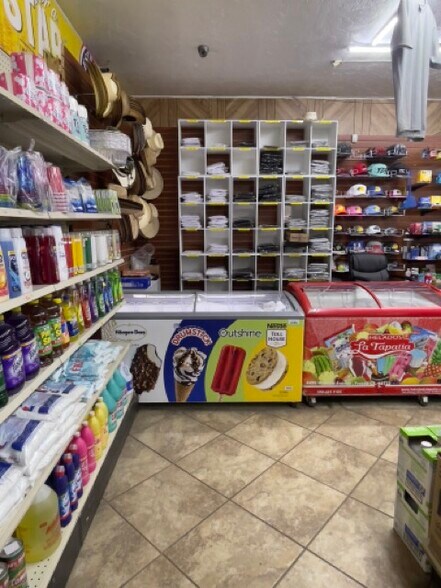 More Photos Of 230 Front St, Earlimart Convenience Store For Sale