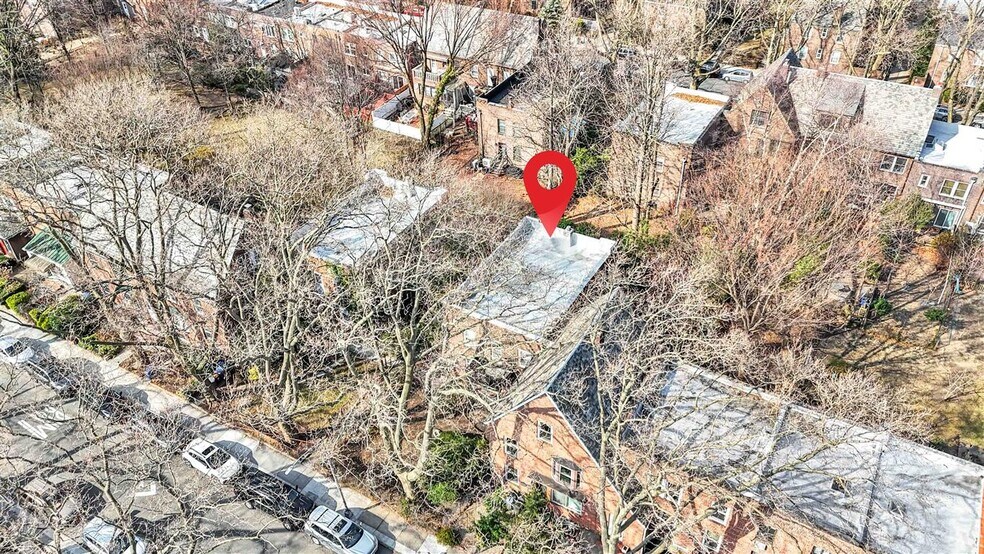 More Photos Of 3930 45th St, Sunnyside Apartments For Sale