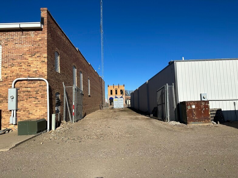 More Photos Of 122 W Main St, Elk Point Manufacturing For Lease