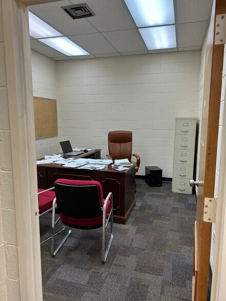 More Photos Of 1915 Snapps Ferry Rd, Greeneville Warehouse For Lease