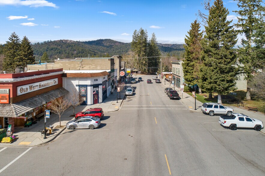 More Photos Of 6210 W Maine St, Spirit Lake Freestanding For Sale