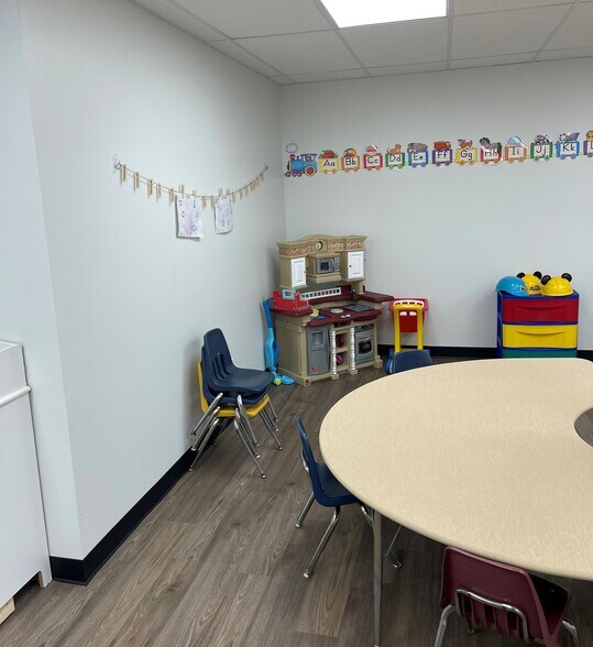 More Photos Of 1313 N Main St, Evansville Storefront For Sale