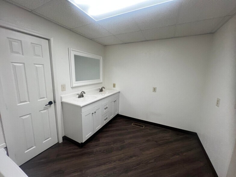 More Photos Of 380 S Main St, De Graff Light Manufacturing For Sale