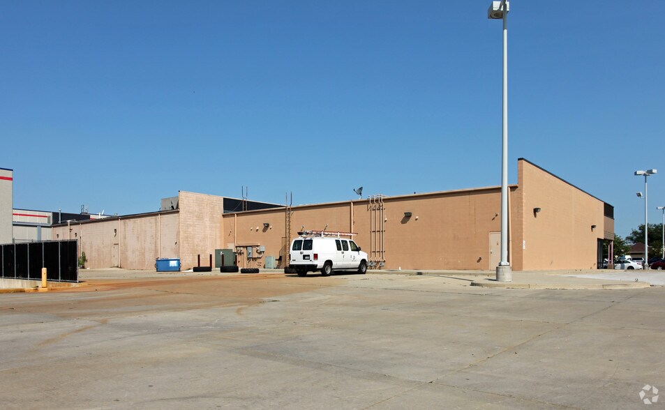 More Photos Of 5455 Airport Hwy, Toledo Storefront For Sale
