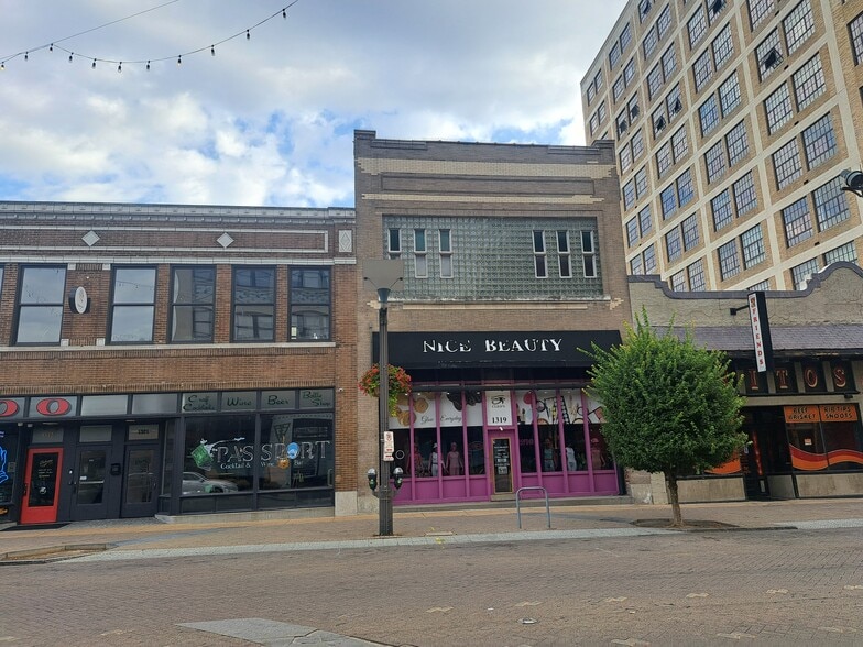 More Photos Of 1319 Washington Ave, Saint Louis General Retail For Sale