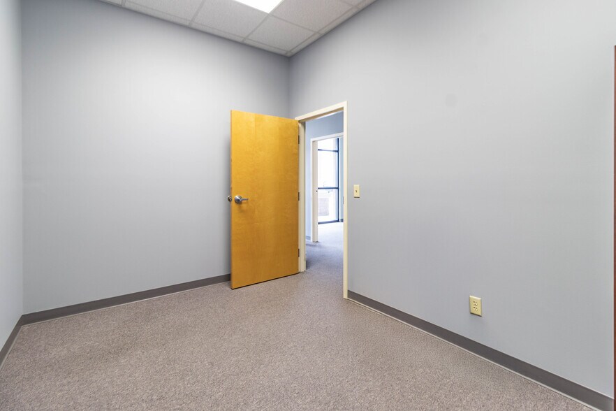 More Photos Of 7264 Columbia Rd, Maineville Office For Lease